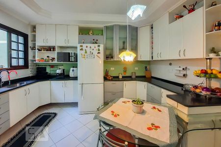 Casa à venda com 212m², 3 quartos e 2 vagas Casa à venda com 212m², 3 quartos e 2 vagasCozinha