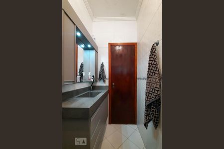 Casa à venda com 212m², 3 quartos e 2 vagas Casa à venda com 212m², 3 quartos e 2 vagasBanheiro da Suíte