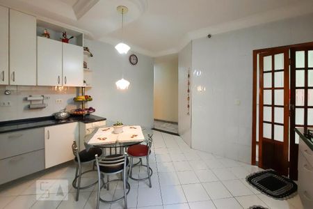 Casa à venda com 212m², 3 quartos e 2 vagas Casa à venda com 212m², 3 quartos e 2 vagasCozinha