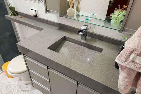 Casa à venda com 212m², 3 quartos e 2 vagas Casa à venda com 212m², 3 quartos e 2 vagasBanheiro Social