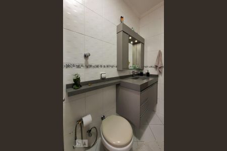 Casa à venda com 212m², 3 quartos e 2 vagas Casa à venda com 212m², 3 quartos e 2 vagasBanheiro Social