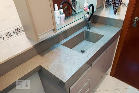 Casa à venda com 212m², 3 quartos e 2 vagas Casa à venda com 212m², 3 quartos e 2 vagasBanheiro da Suíte