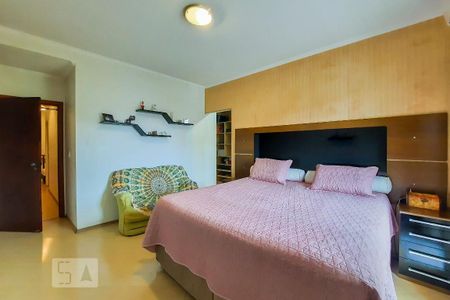 Casa à venda com 212m², 3 quartos e 2 vagas Casa à venda com 212m², 3 quartos e 2 vagasSuíte