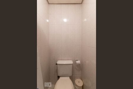 Casa de condomínio à venda com 191m², 3 quartos e 2 vagasBanheiro de Serviço