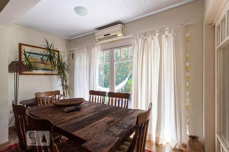 Sala de Estar de casa de condomínio à venda com 3 quartos, 191m² em Pedra Redonda, Porto Alegre