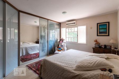 Casa de condomínio à venda com 191m², 3 quartos e 2 vagasSuíte