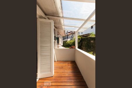 Casa de condomínio à venda com 191m², 3 quartos e 2 vagasSacada do Quarto 1