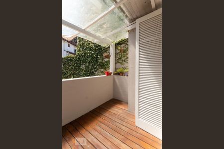 Casa de condomínio à venda com 191m², 3 quartos e 2 vagasSacada do Quarto 1