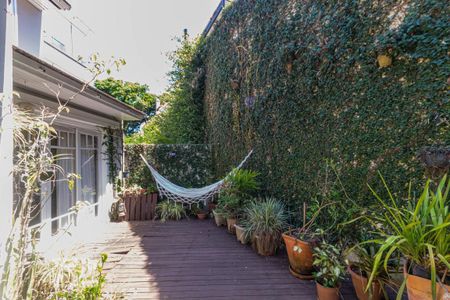 Casa de condomínio à venda com 191m², 3 quartos e 2 vagasQuintal