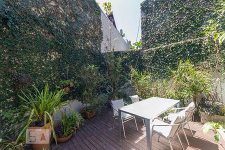 Casa de condomínio à venda com 191m², 3 quartos e 2 vagasQuintal