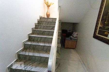 Escada de casa à venda com 3 quartos, 191m² em Baeta Neves, São Bernardo do Campo