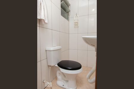 Banheiro de casa à venda com 1 quarto, 32m² em Conjunto Habitacional A E Carvalho, São Paulo
