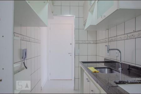 Cozinha de apartamento para alugar com 2 quartos, 43m² em Jardim Centenario, São Paulo