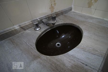 Casa à venda com 131m², 3 quartos e 2 vagasBanheiro