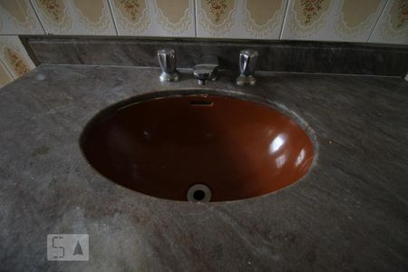 Casa à venda com 131m², 3 quartos e 2 vagasBanheiro