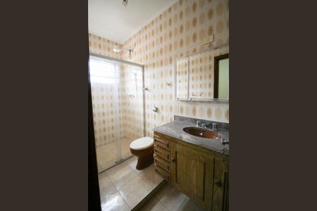 Casa à venda com 131m², 3 quartos e 2 vagasBanheiro