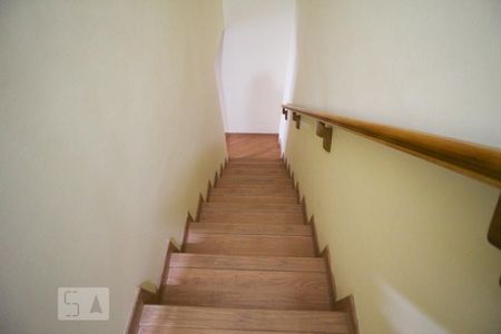 Casa à venda com 131m², 3 quartos e 2 vagasEscada