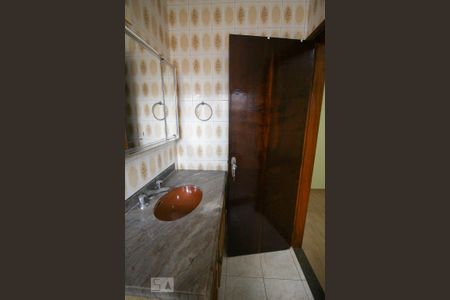 Casa à venda com 131m², 3 quartos e 2 vagasBanheiro