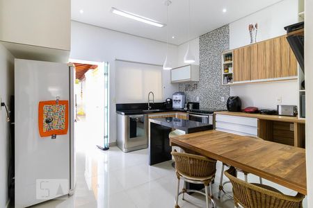 Casa de condomínio à venda com 300m², 4 quartos e 3 vagasCozinha