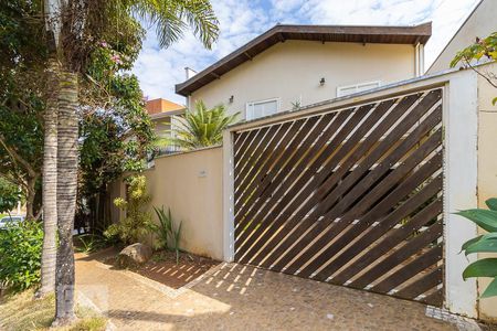 Casa de condomínio à venda com 300m², 4 quartos e 3 vagasFachada