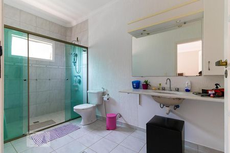 Casa de condomínio à venda com 300m², 4 quartos e 3 vagasBanheiro da suíte 2