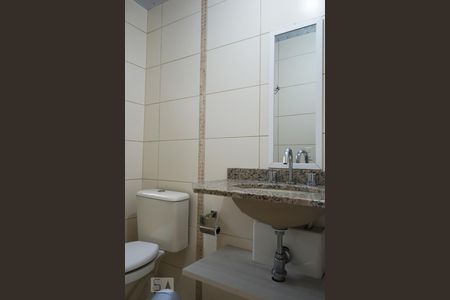 Banheiro Social de apartamento para alugar com 3 quartos, 70m² em Vila Izabel, Curitiba