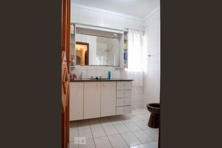 Casa à venda com 450m², 4 quartos e 3 vagasBanheiro da Suíte 2