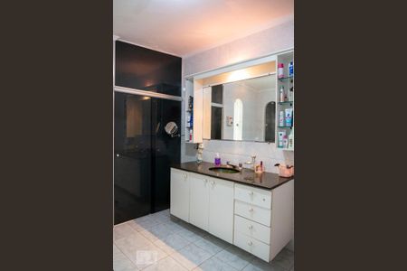 Casa à venda com 450m², 4 quartos e 3 vagasBanheiro e Sauna da Suíte master