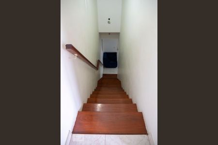 Casa à venda com 450m², 4 quartos e 3 vagasEscada