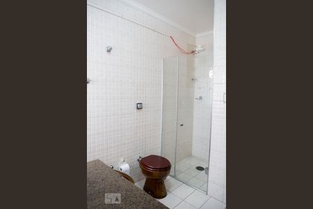 Casa à venda com 450m², 4 quartos e 3 vagasBanheiro da Suíte 2