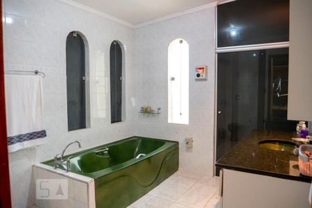 Casa à venda com 450m², 4 quartos e 3 vagasBanheiro e Sauna da Suíte master