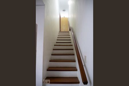 Casa à venda com 450m², 4 quartos e 3 vagasEscada