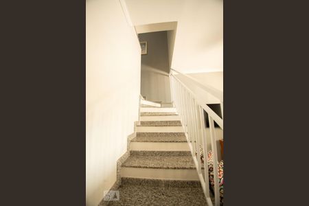escada de casa de condomínio para alugar com 3 quartos, 129m² em Jardim Novo Campos Elíseos, Campinas