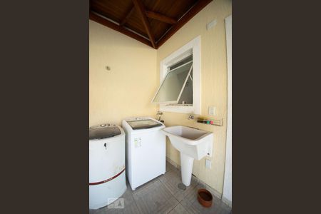 Casa de condomínio à venda com 129m², 3 quartos e 3 vagaslavanderia