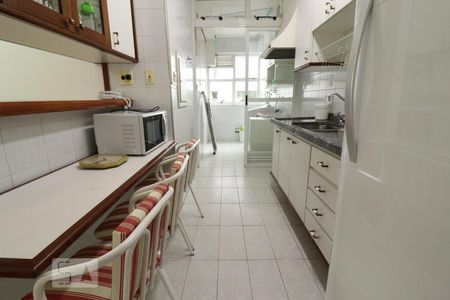 Apartamento para alugar com 77m², 2 quartos e 2 vagasCozinha