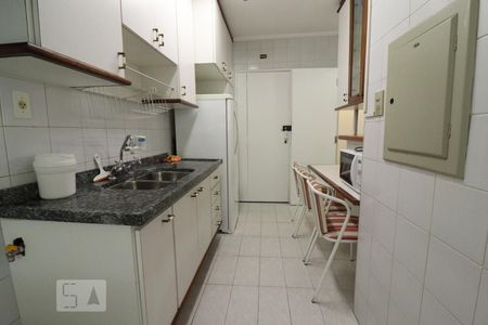 Apartamento para alugar com 77m², 2 quartos e 2 vagasCozinha