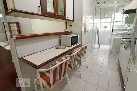 Apartamento para alugar com 77m², 2 quartos e 2 vagasCozinha