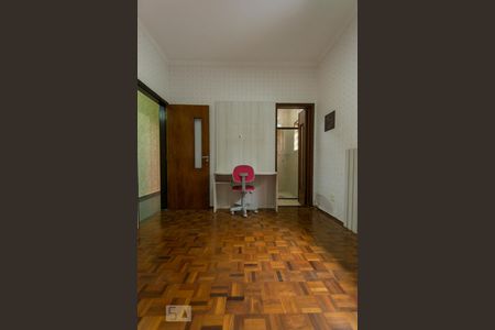 Casa à venda com 242m², 3 quartos e 5 vagassuíte 2