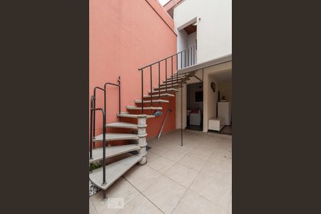 Casa à venda com 242m², 3 quartos e 5 vagasEscada