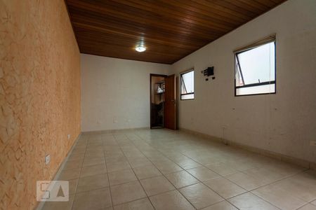 Casa à venda com 242m², 3 quartos e 5 vagassuíte 3