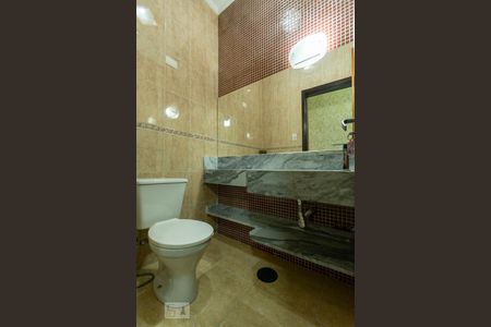 Casa à venda com 242m², 3 quartos e 5 vagassuíte 2