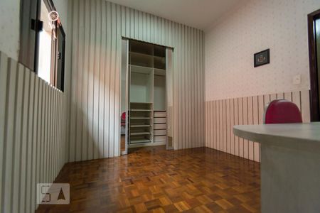 Casa à venda com 242m², 3 quartos e 5 vagassuíte 2