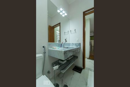 Casa à venda com 242m², 3 quartos e 5 vagassuíte 1