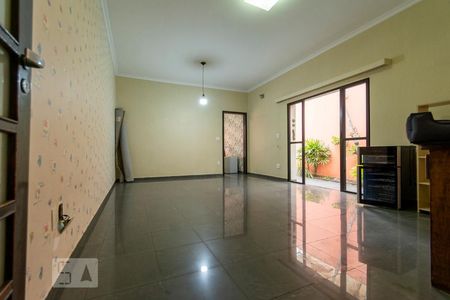 Sala de casa à venda com 3 quartos, 242m² em Vila Bertioga, São Paulo