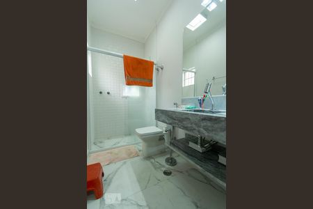 Casa à venda com 242m², 3 quartos e 5 vagassuíte 1