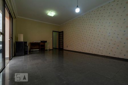 Sala de casa à venda com 3 quartos, 242m² em Vila Bertioga, São Paulo