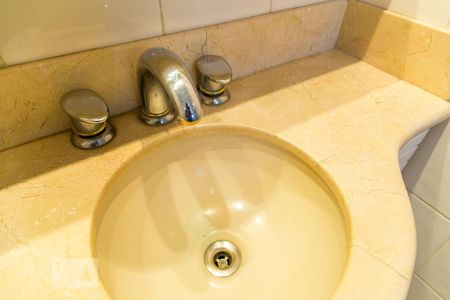 Apartamento à venda com 111m², 4 quartos e 2 vagasBanheiro da suíte 1 - Torneira