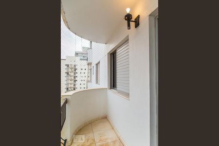 Apartamento à venda com 111m², 4 quartos e 2 vagasVaranda