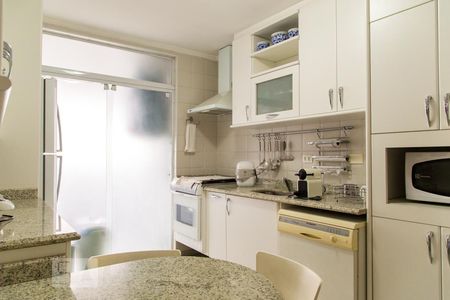 Apartamento à venda com 111m², 4 quartos e 2 vagasCozinha