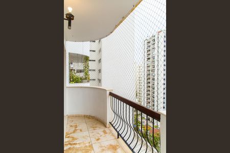 Apartamento à venda com 111m², 4 quartos e 2 vagasVaranda
